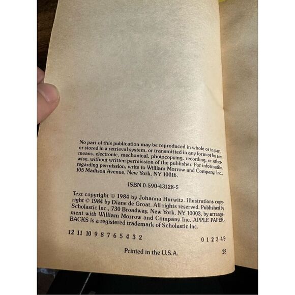 Vintage APPLE PAPERBACK 3 Book Lot DeDe Takes Charge, The TV Kids and Mysteries - Picture 8 of 11